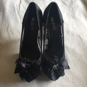 ALDO’S BLACK HEELS